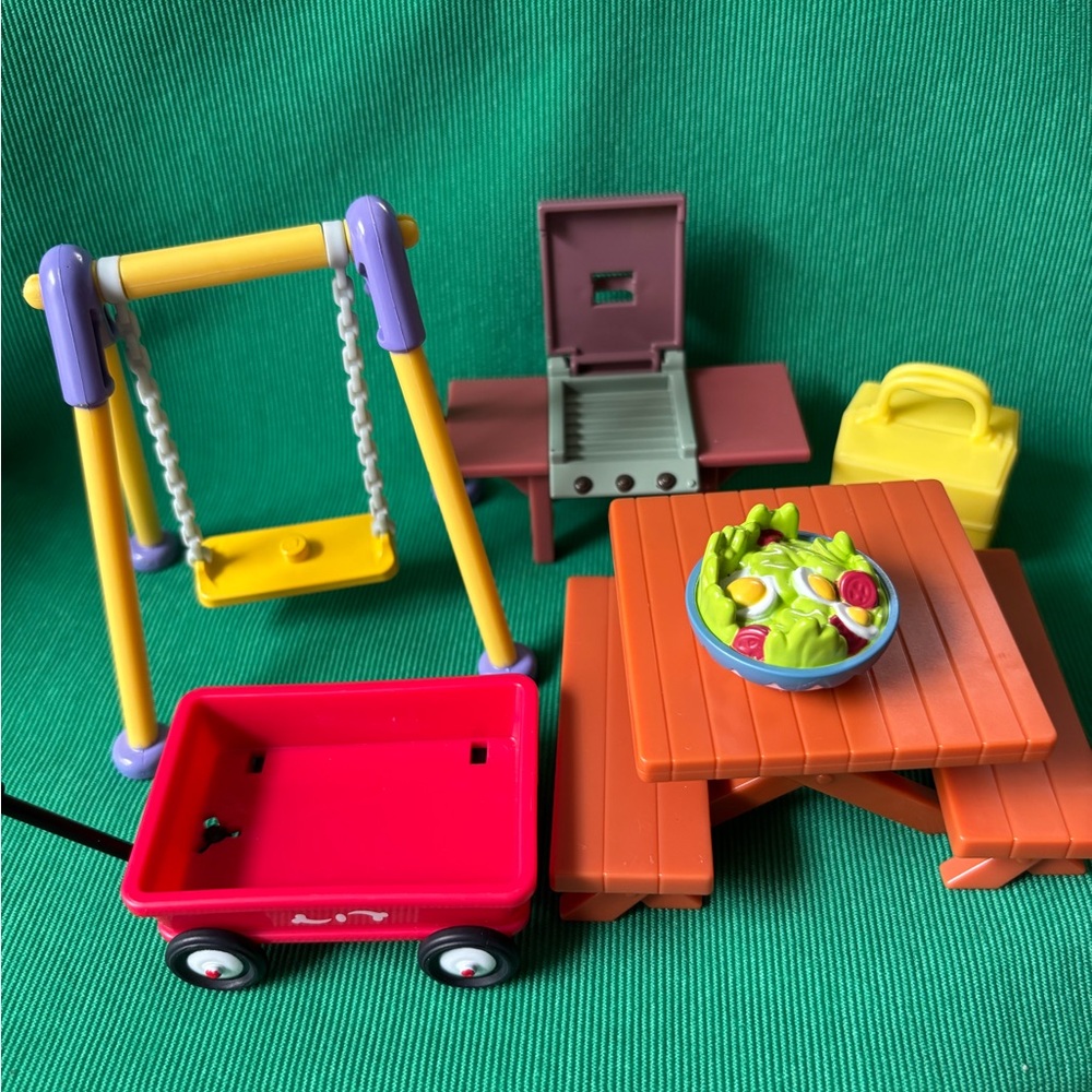 Disney jr Bluey Playground park Swing Wagon Camper Picnic Table BBQ  food lot